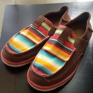 Girls size 2 Ariat Serape Cruiser